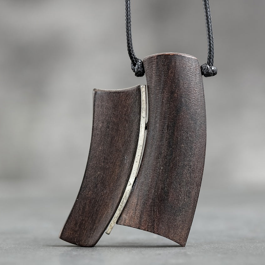 Nordisk Skugga – Antikt Halsband i Silverlegering