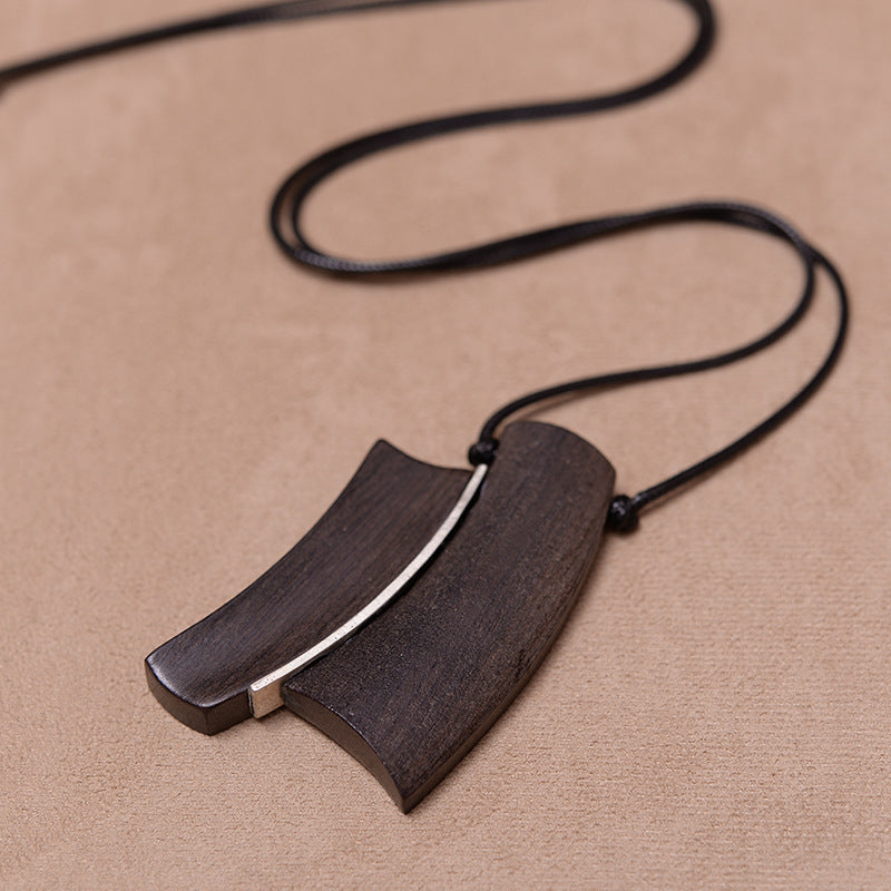 Nordisk Skugga – Antikt Halsband i Silverlegering