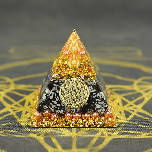 Orgonit Chakra Pyramid 60mm – Peridot, Tigeröga & Koppar