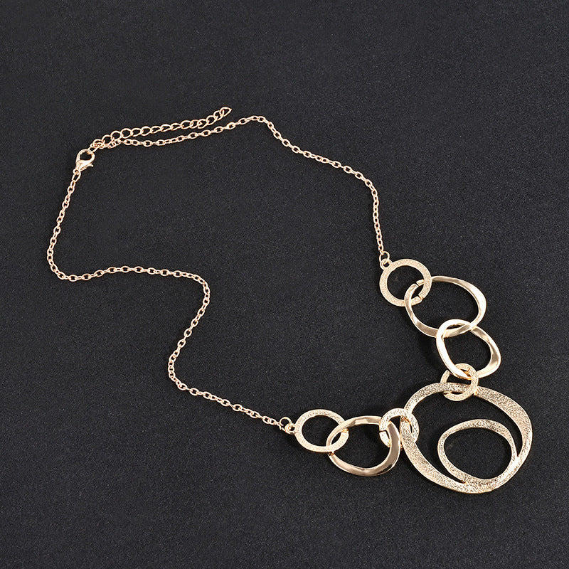Lunar Orbit – Geometriskt Flercirkulärt Halsband