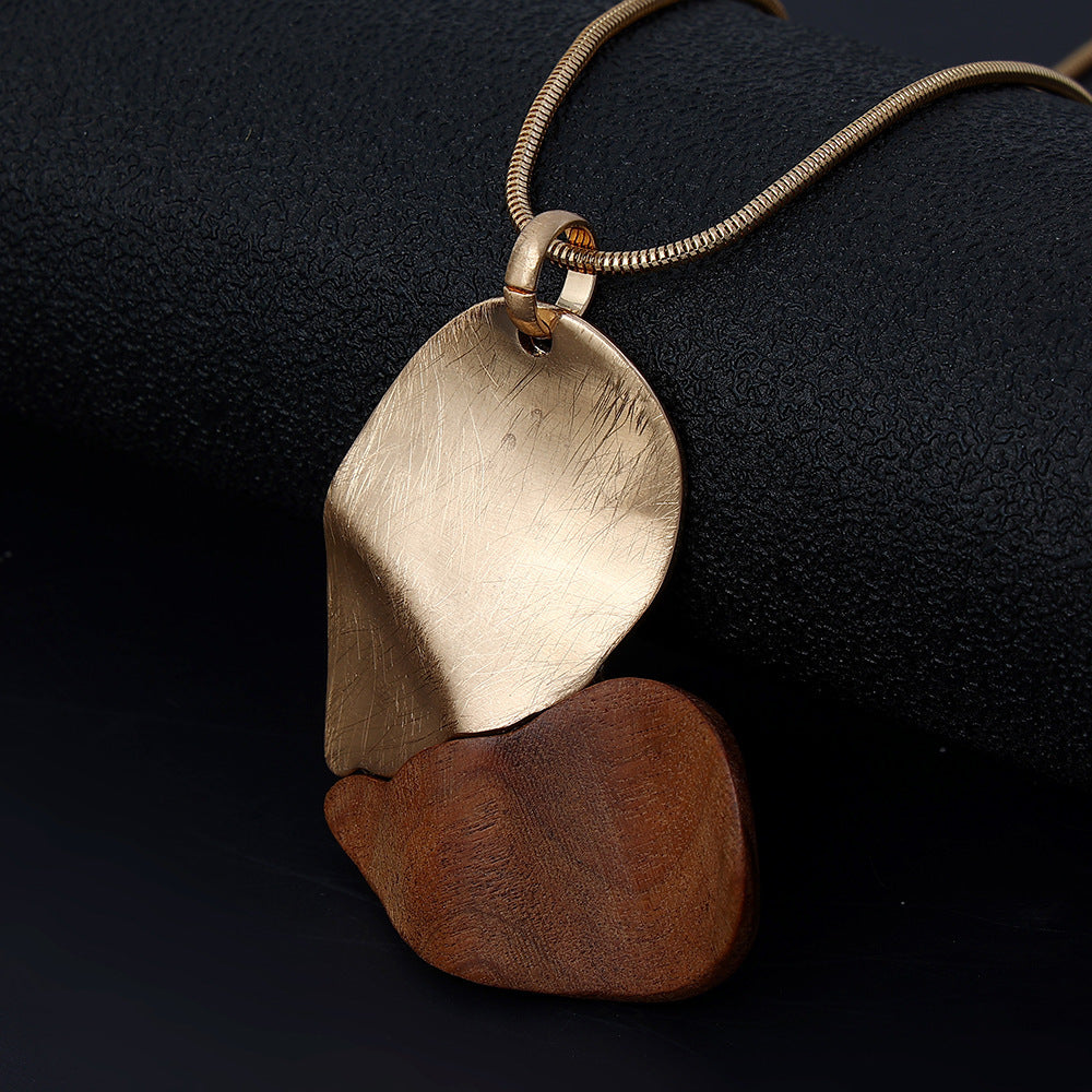 WoodLove – Hjärtformat Trähalsband med Modern Design