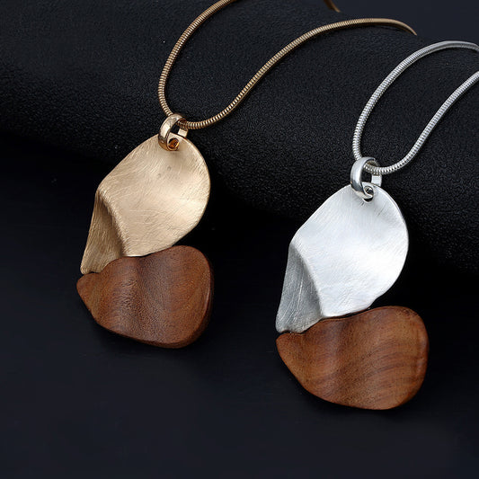 WoodLove – Hjärtformat Trähalsband med Modern Design