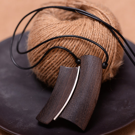 Nordisk Skugga – Antikt Halsband i Silverlegering
