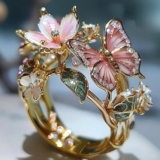 Fjärilsdröm – Blommig Ring med Strass & Oljeglans