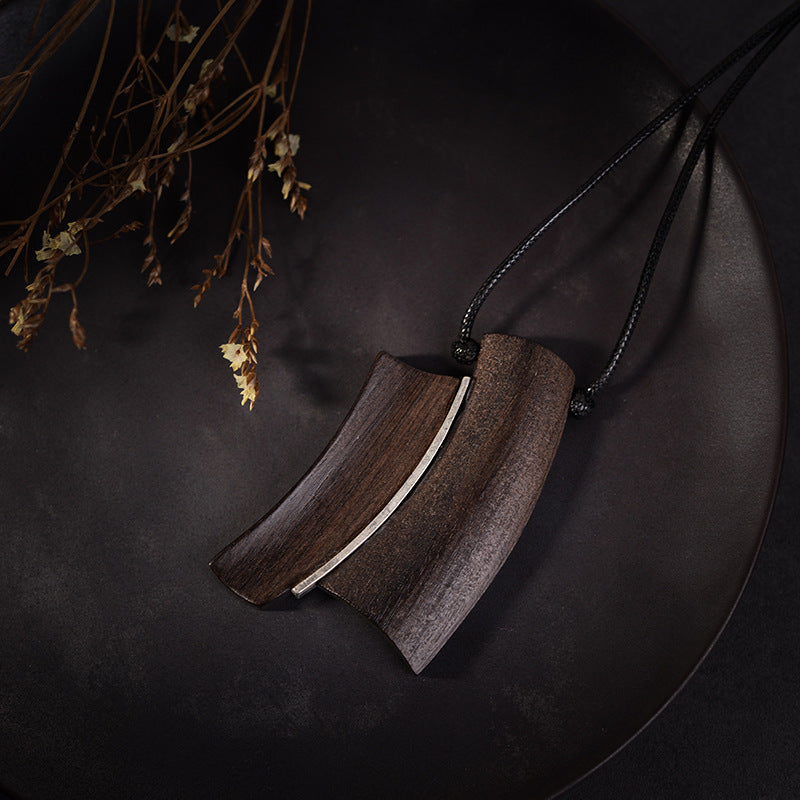 Nordisk Skugga – Antikt Halsband i Silverlegering