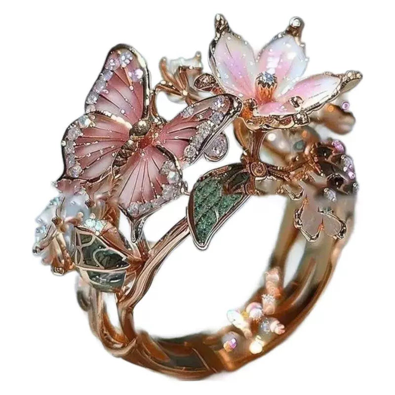 Fjärilsdröm – Blommig Ring med Strass & Oljeglans