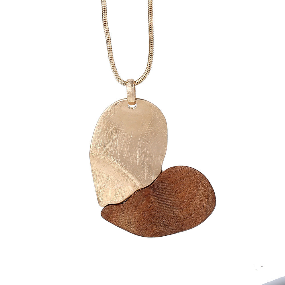 WoodLove – Hjärtformat Trähalsband med Modern Design